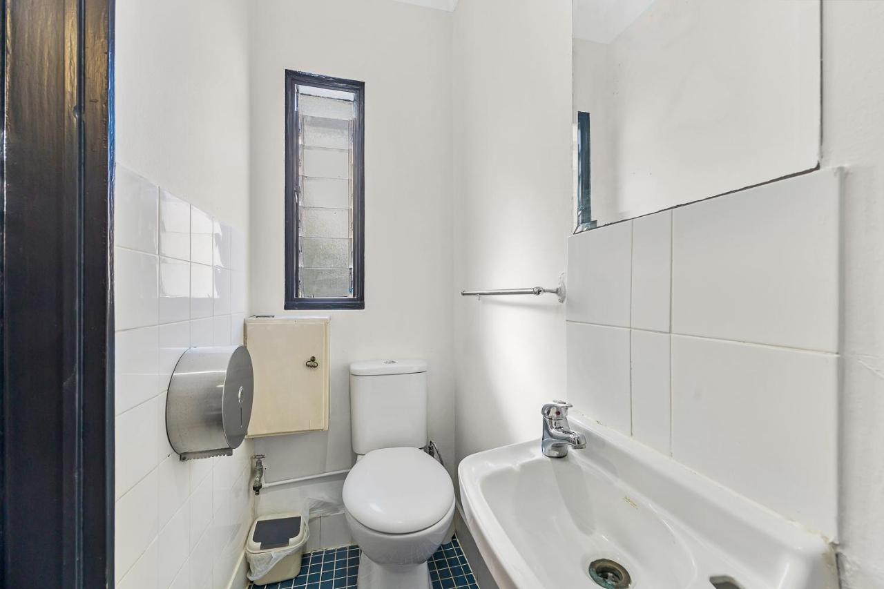 London Plane Backpackers Pansiyon Sidney Dış mekan fotoğraf
