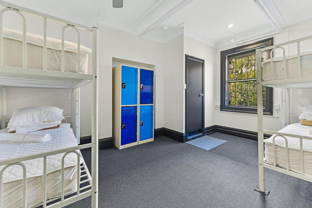 London Plane Backpackers Pansiyon Sidney Dış mekan fotoğraf